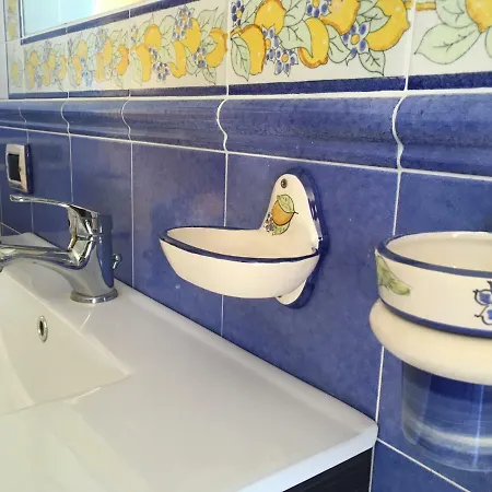 לינה וארוחת בוקר Ovicariello קמרוטה